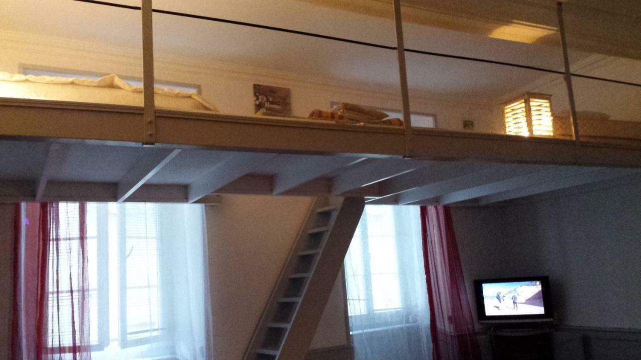 Coquet Studio En Mezzanine Nuit Pour 2 Personnes Saint-Girons  Extérieur photo